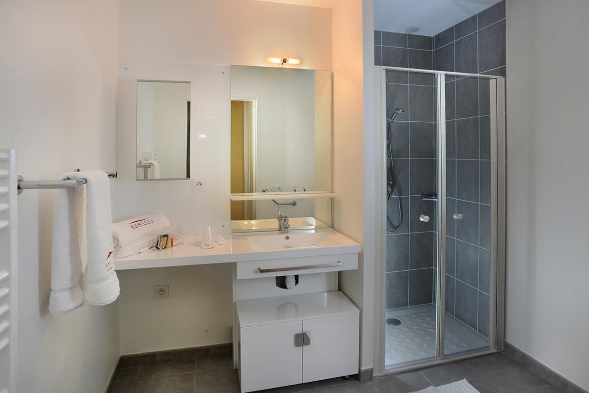 résidence senior saint-doulchard salle de bain