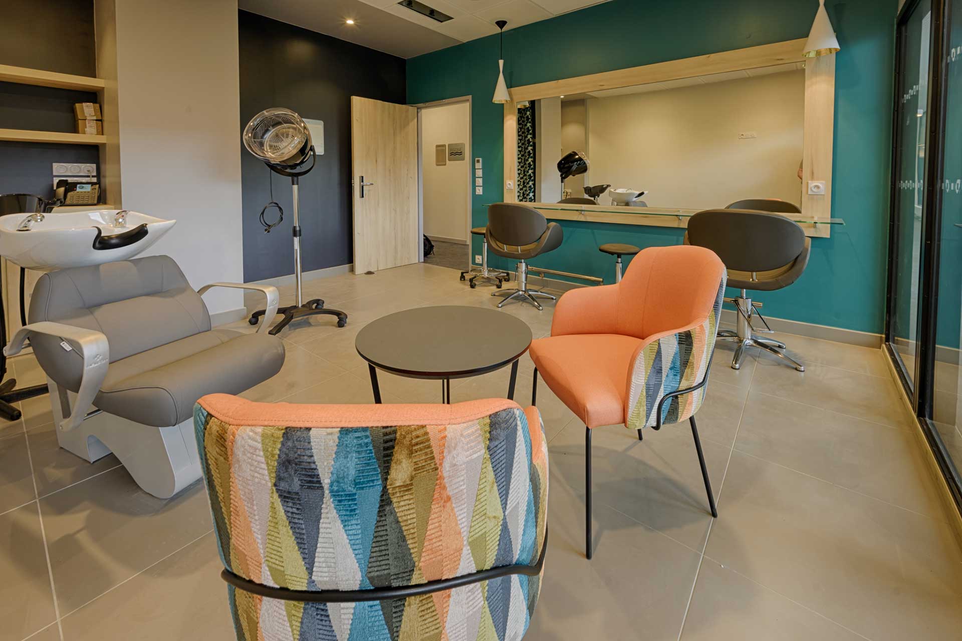 residence-senior-domitys-salon.jpg