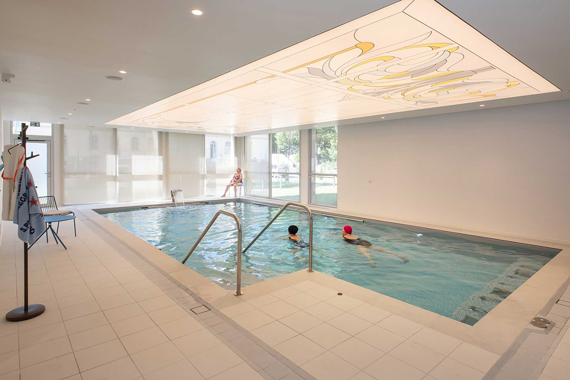 residence-senior-domitys-piscine.jpg