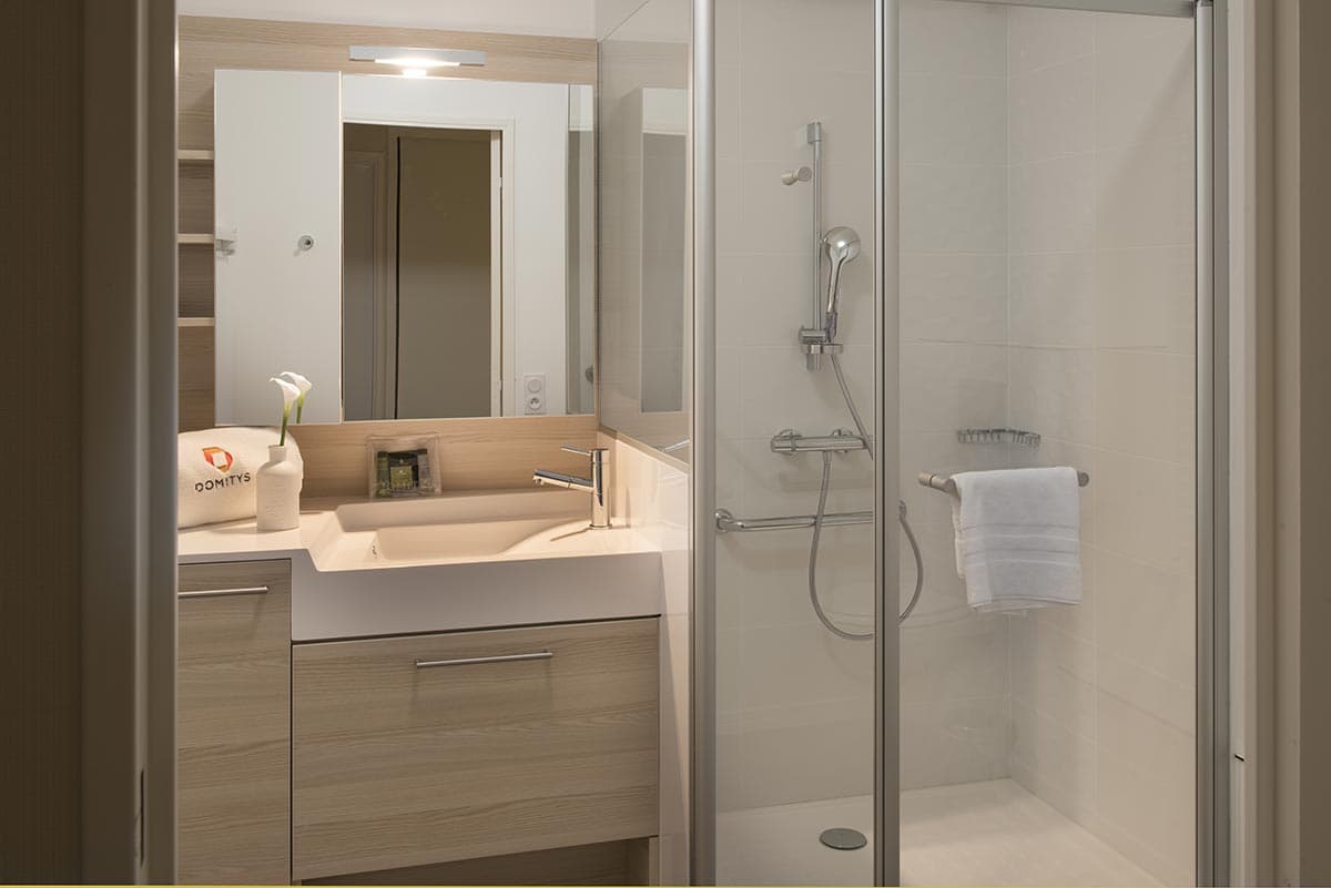 résidence senior bezannes salle de bain