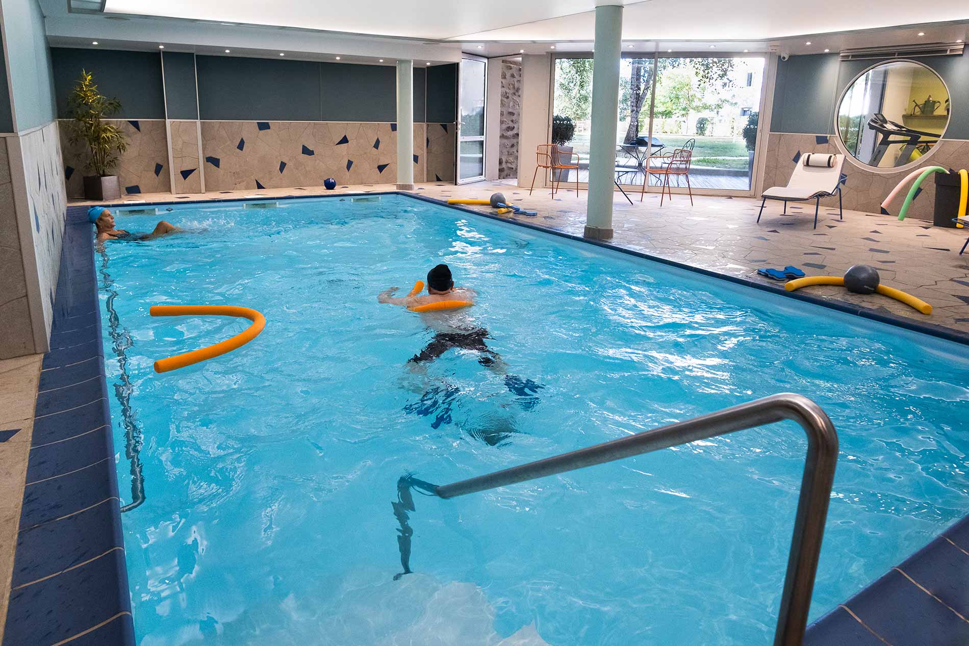 residence-senior-panazol-piscine.jpg