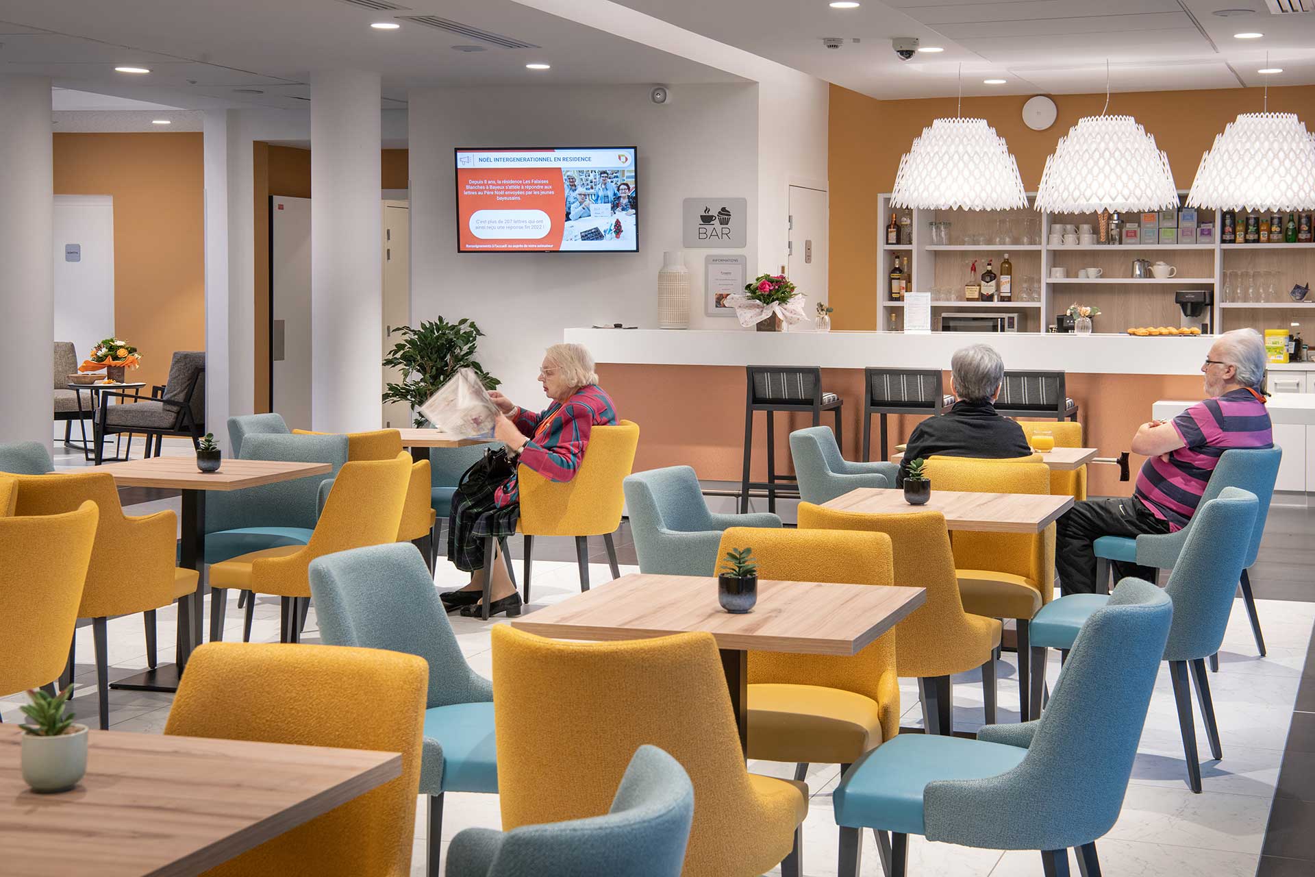 residence-senior-domitys-bar.jpg