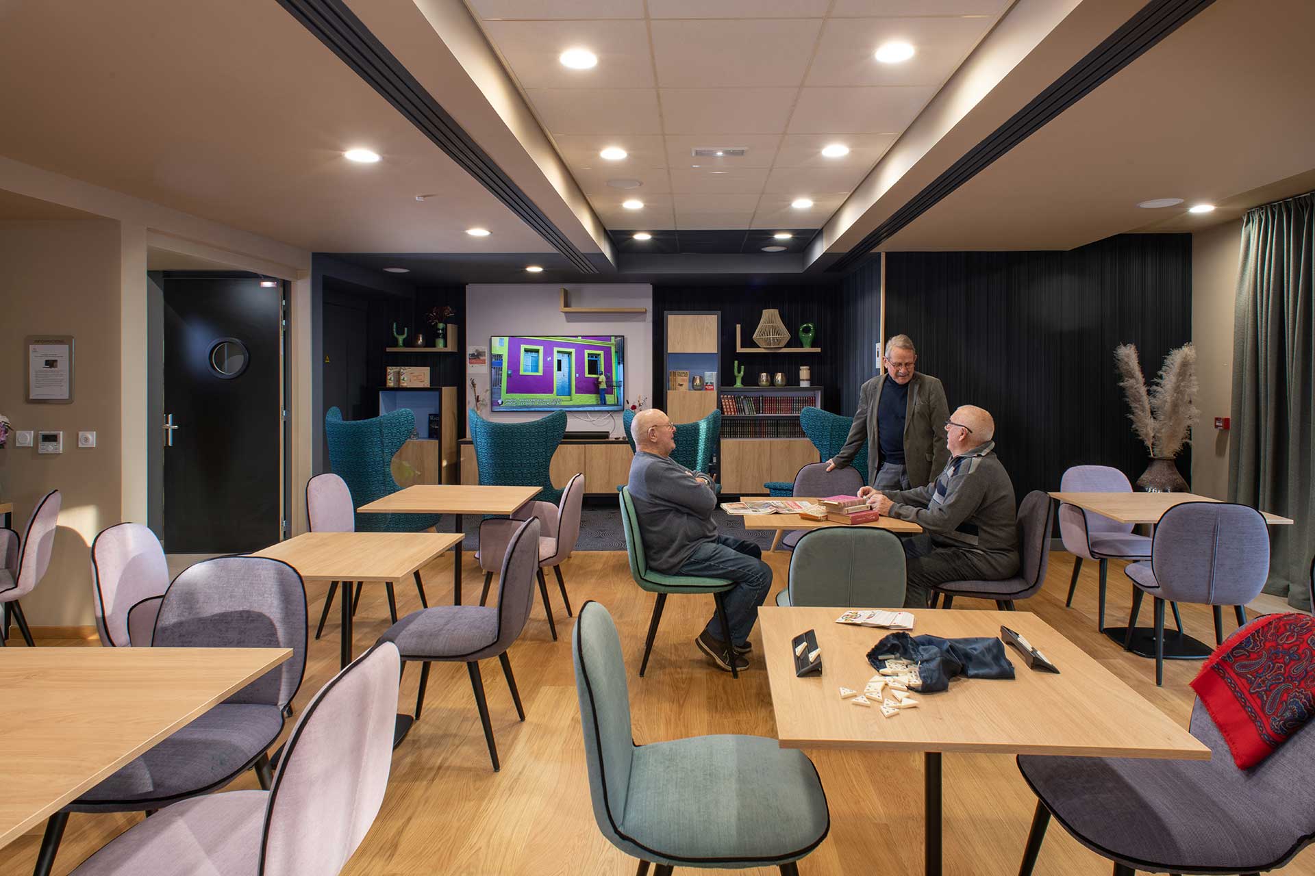 residence-senior-domitys-salon.jpg