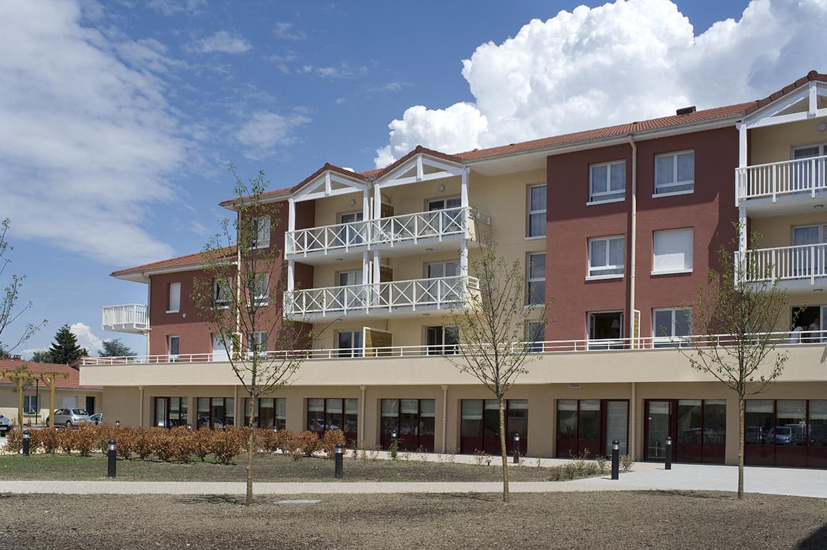 résidence senior montrond-les-bains exterieur