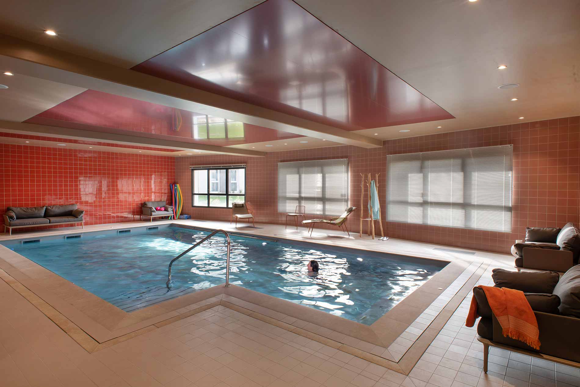 residence-senior-quimper-piscine.jpg