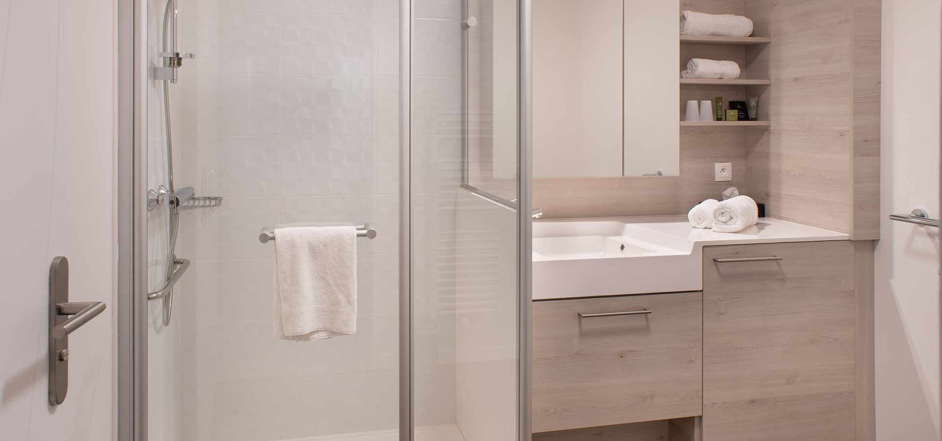 residence-senior-abbeville-salle-de-bain.jpg