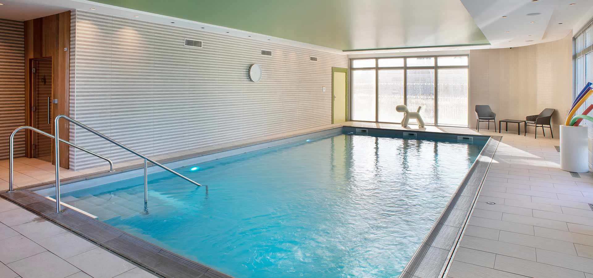 residence-senior-abbeville-piscine.jpg