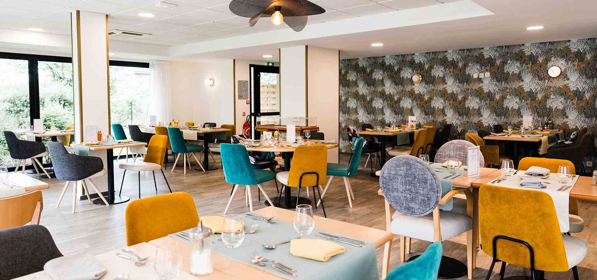 residence-senior-acheres-restaurant.jpg