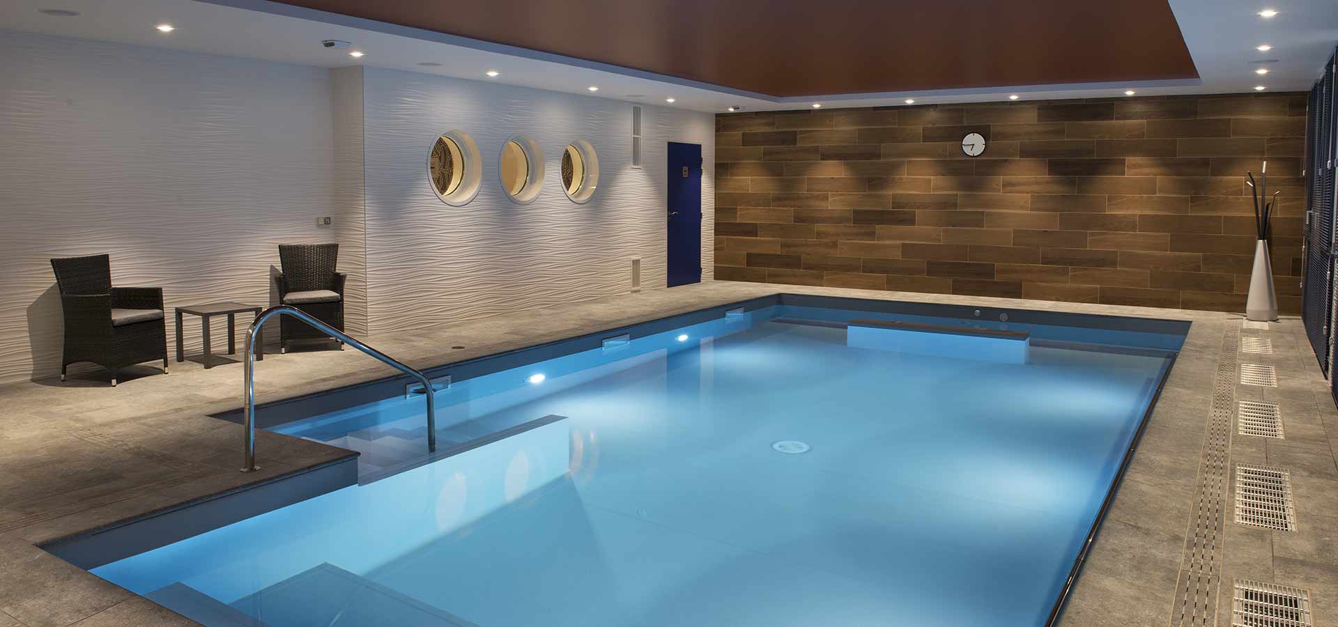 residence-senior-auray-piscine