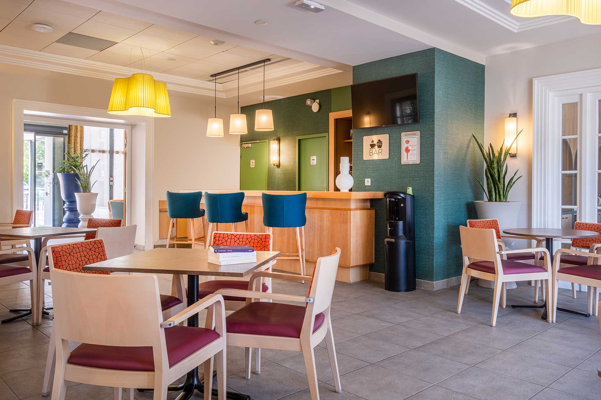 residence-senior-domitys-bar.jpg