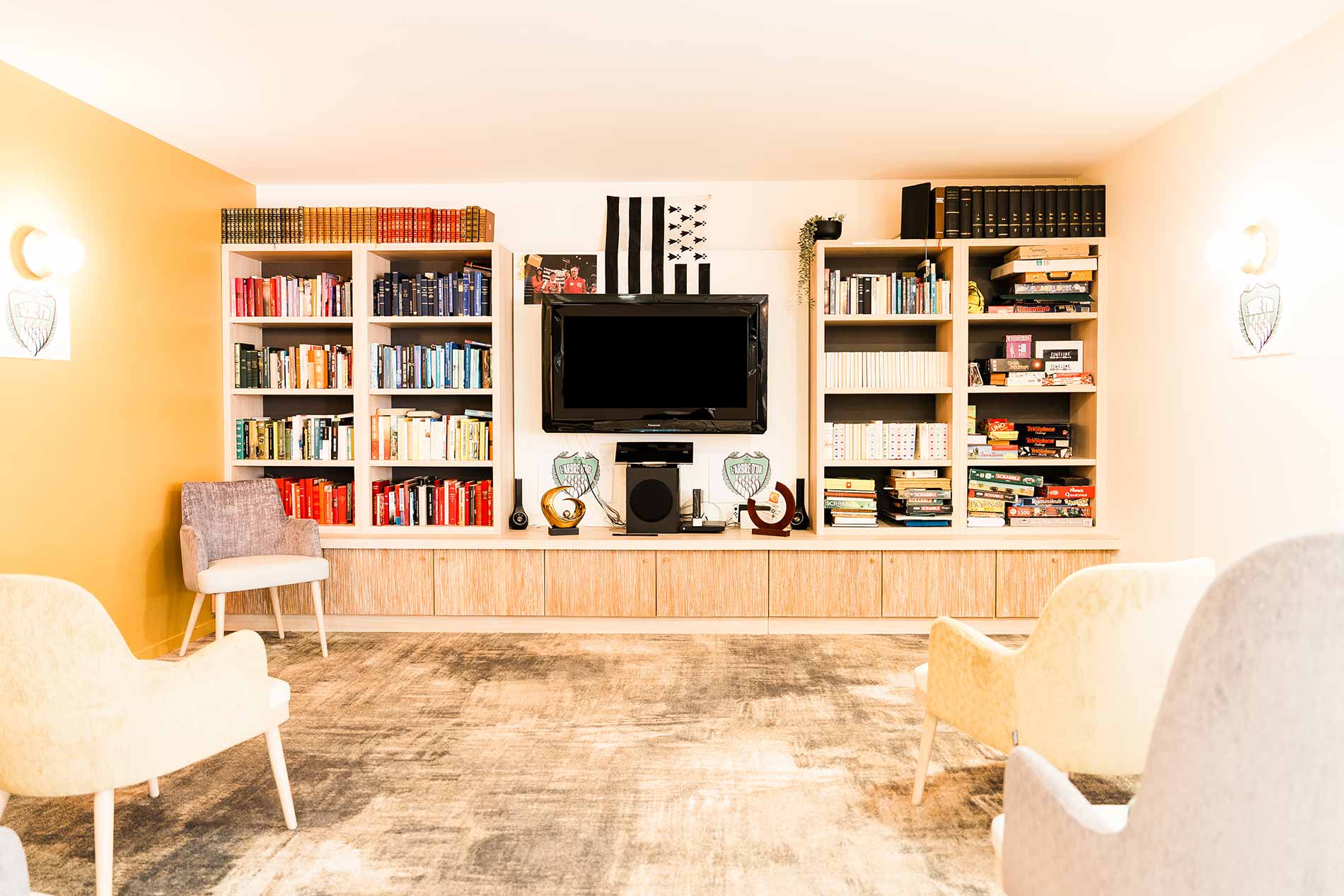 residence-senior-acheres-salon.jpg