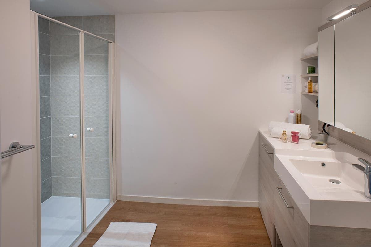 résidence senior saint-quentin salle de bain