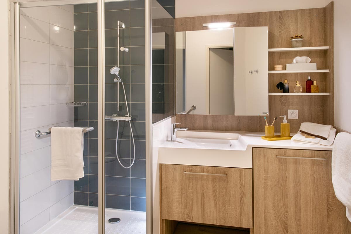 résidence senior combs la ville salle de bain