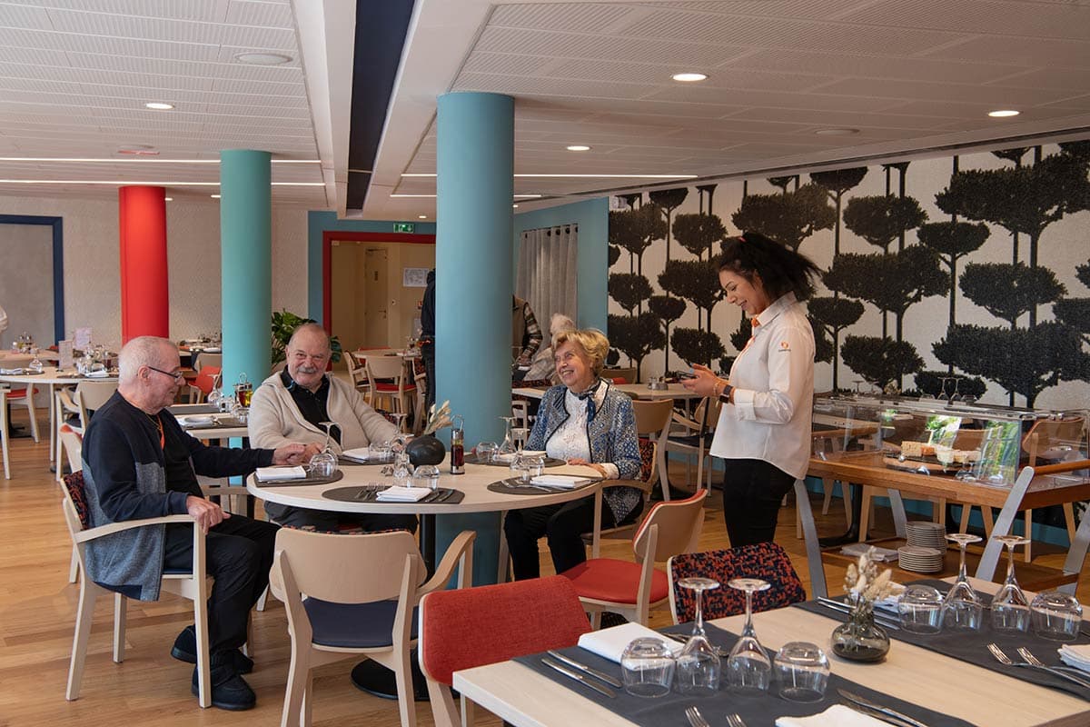 résidence senior draguignan restaurant