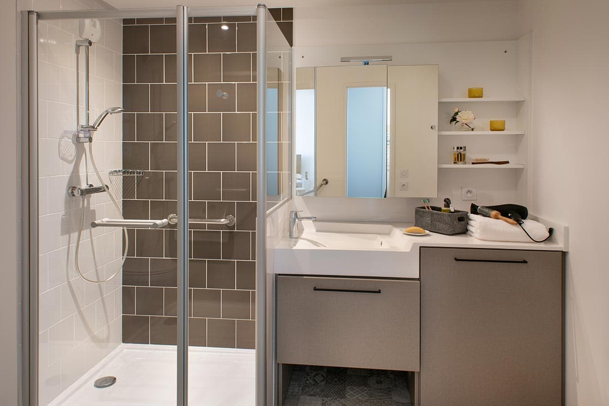 résidence senior quincy sous senart  salle de bain