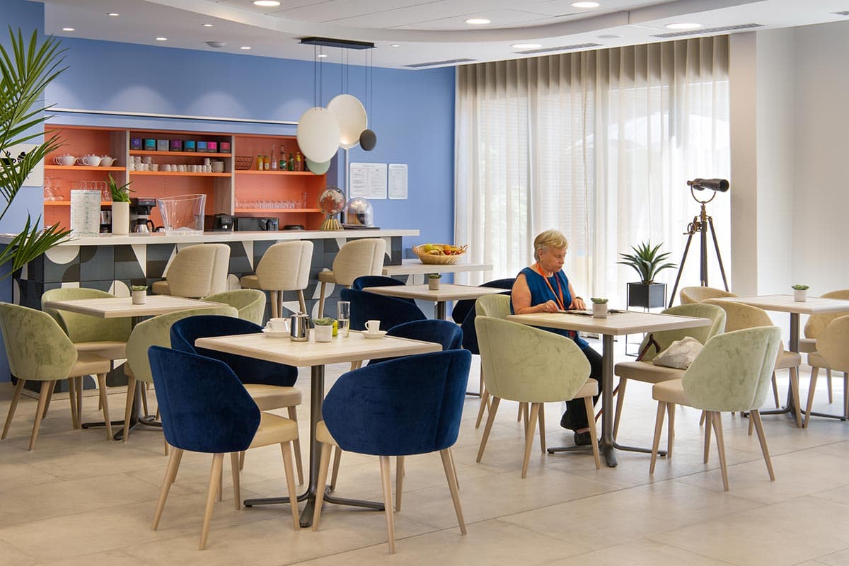 residence senior cergy bar